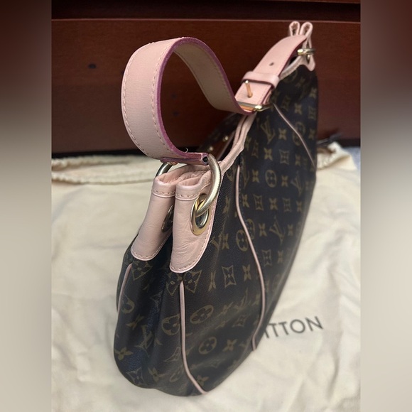 Louis Vuitton - Picture 9 of 15